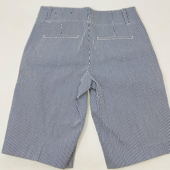 Women’s Ann Taylor Blue and White Flat Front Seersucker Shorts - Picture 3 of 7